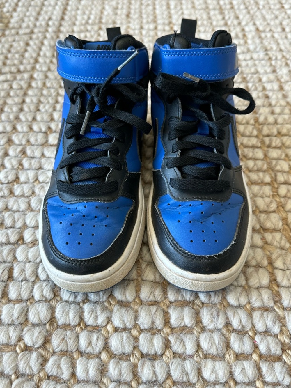 Nike shoes Court borough mid tops boys size 4.5
